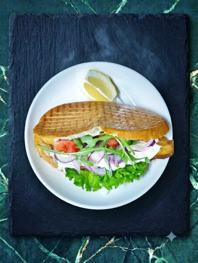 Backfisch in der Brottasche