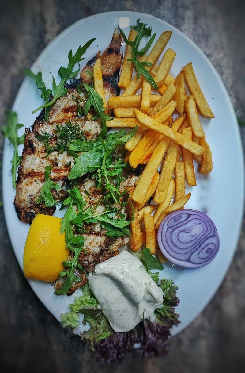 سمك موسى مع بطاطا مقلية